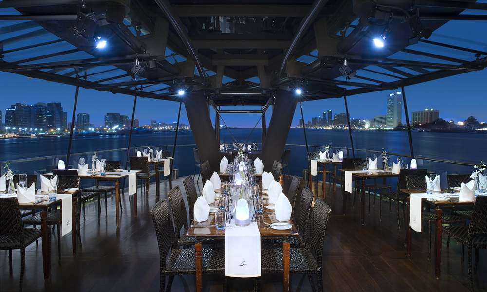 bateaux dubai dinner cruise